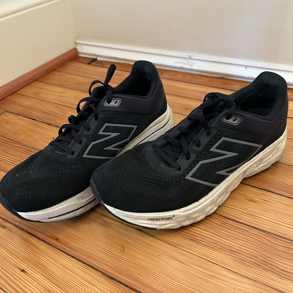 New Balance Men's Black and White Athletic Shoes